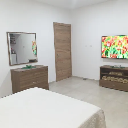 Modern In Bugibba Σεντ Πόλς Μπέι