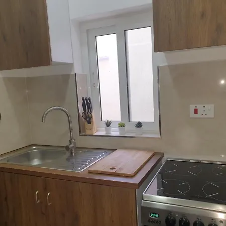 Modern In Bugibba セント・ポールズ・ベイ